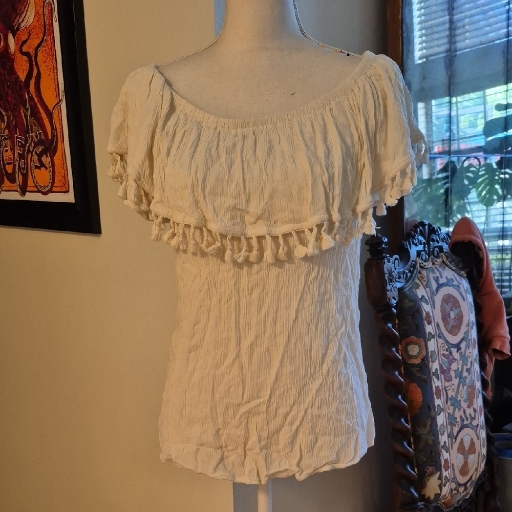 Velsvet By Graham & Spencer Off White Stretchy Short Sleeve Shirt Fringe Ruffle